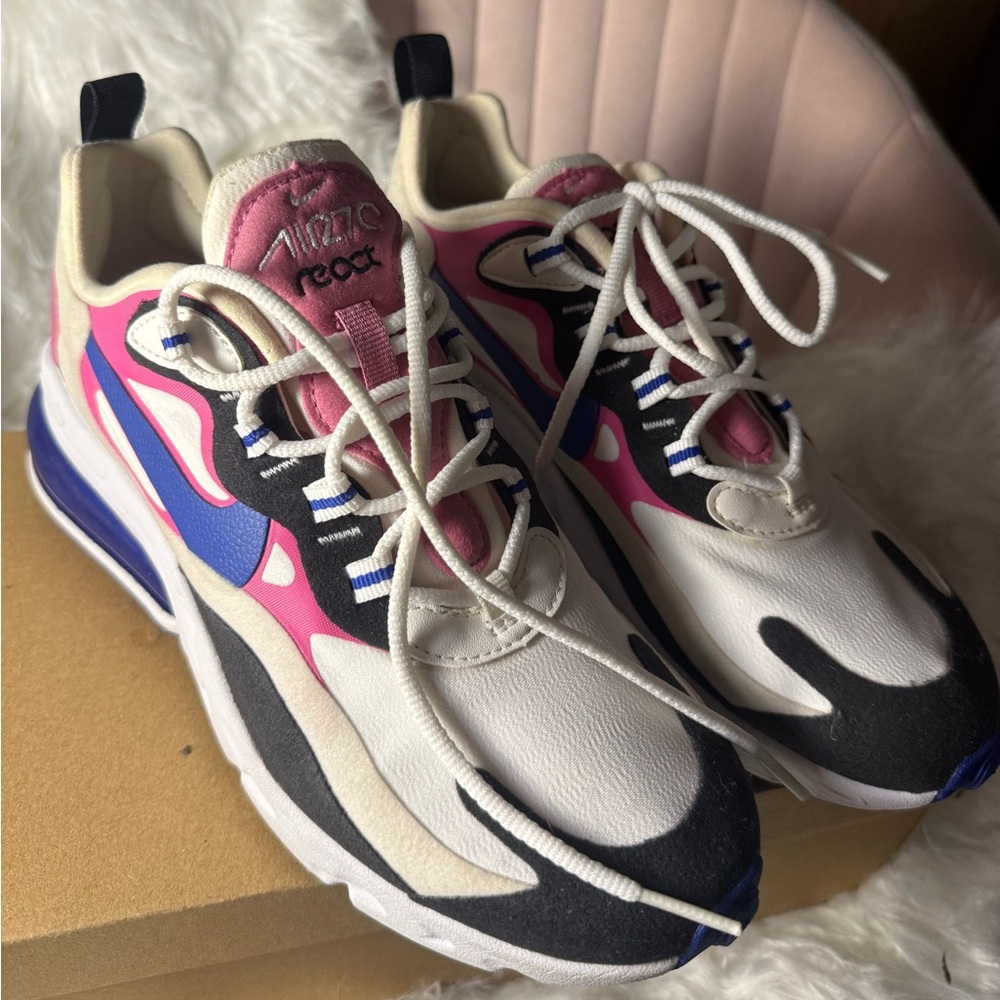 Nike AIR 270 React Women's Sneakers - Pink, Blue, Black on white canvas. Size 6!